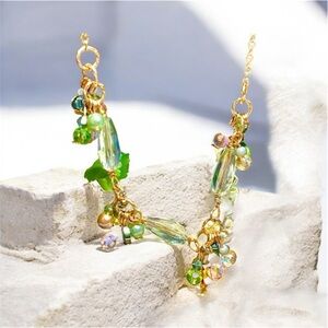 Elegant Green and Gold Cluster necklace